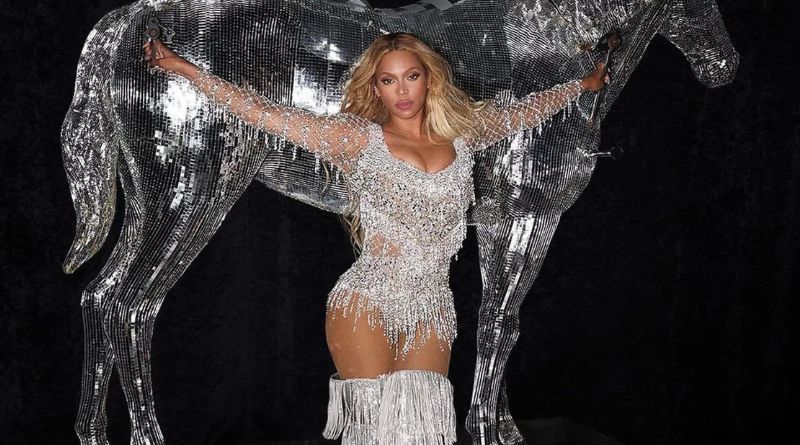 Beyoncé usa figurino criado por estilista brasileira