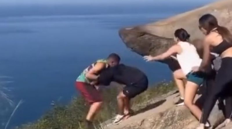 VÍDEO: Homens brigam em pedra que faz alusão ao abismo